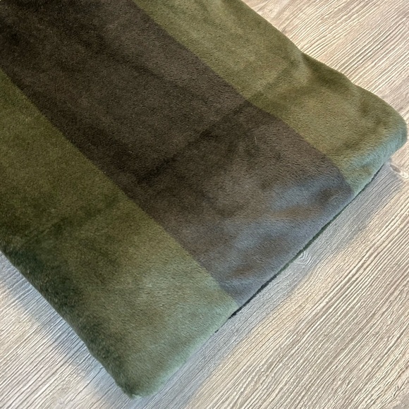 Brooks Brothers Green Stripe Throw Blanket 50 X 60 Inches In Excellent Condition - Picture 2 of 5